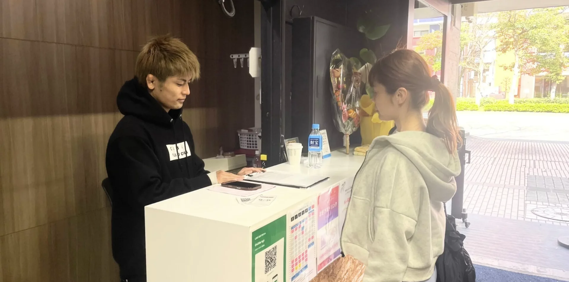 福岡市博多区にあるキックボクシングジムのカウンセリングの様子